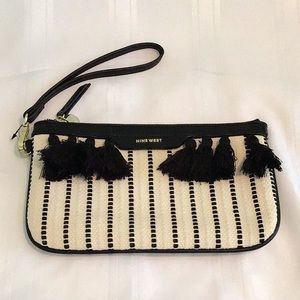 Nine West large wristlet cream and black credit cards and change  like new